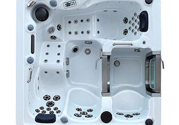 Walk-in-easy-access-spa-–-3-person