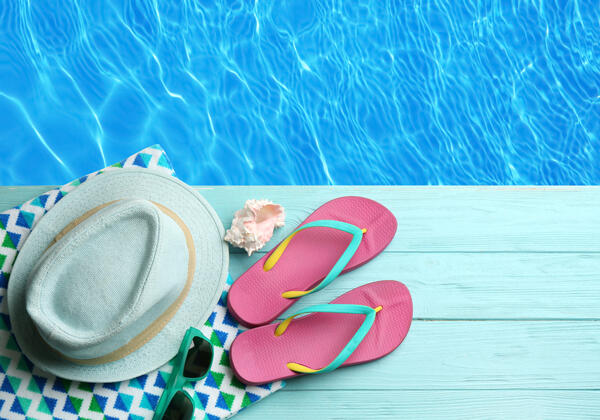 Thongs-hat-pool