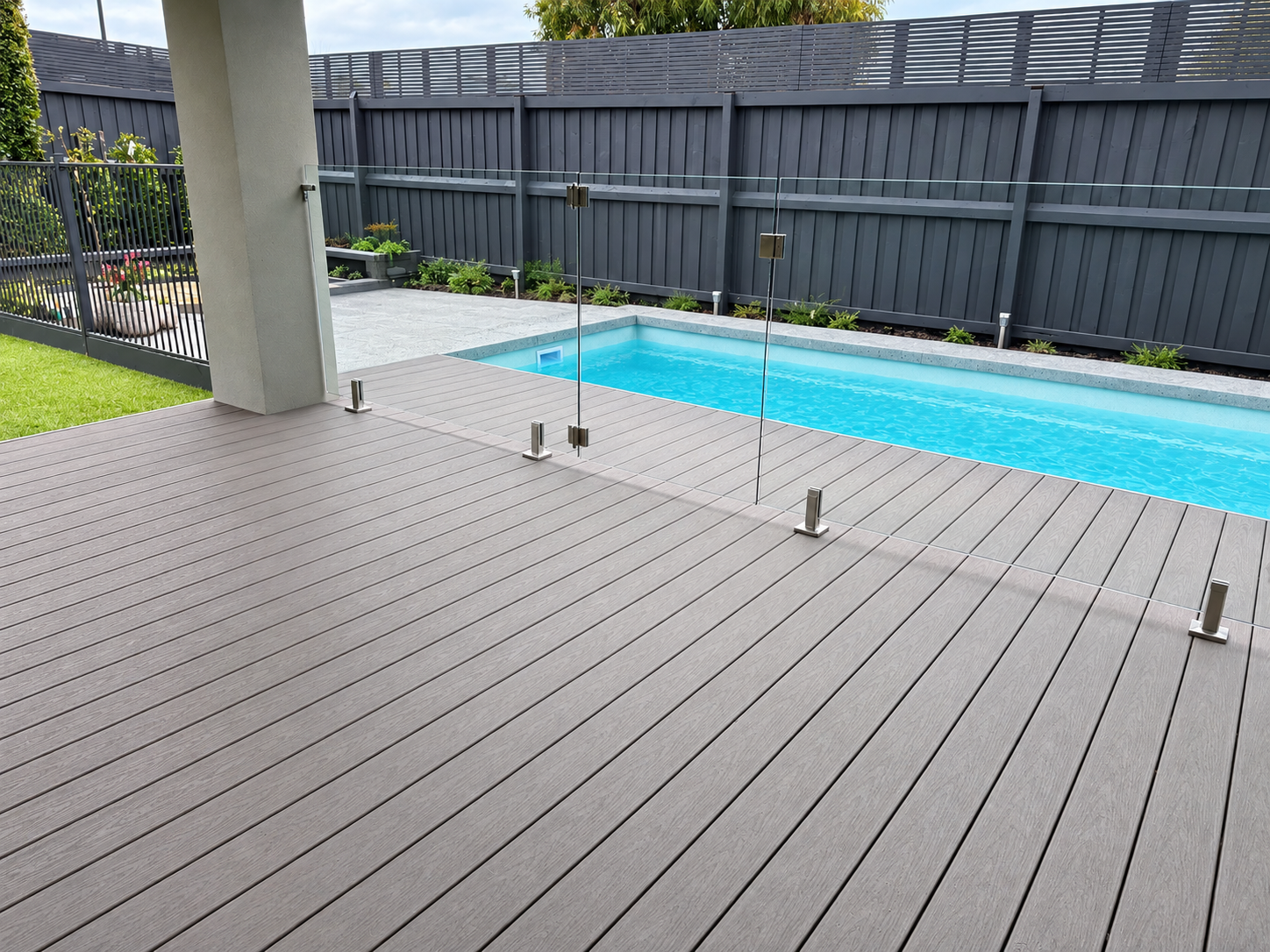 Roydeck1